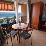 One-bedroom 50 דירה *