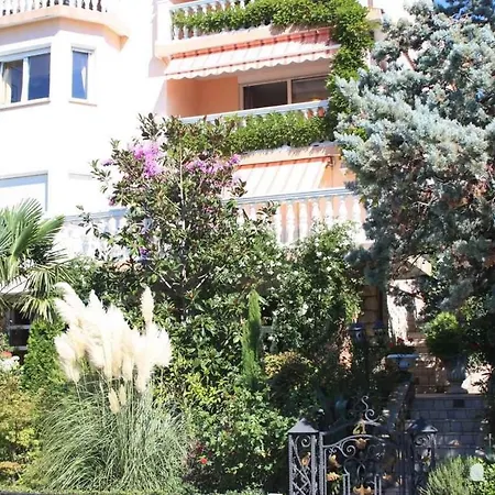 One-bedroom 50 דירה *