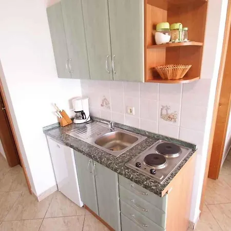 One-bedroom 50 *
